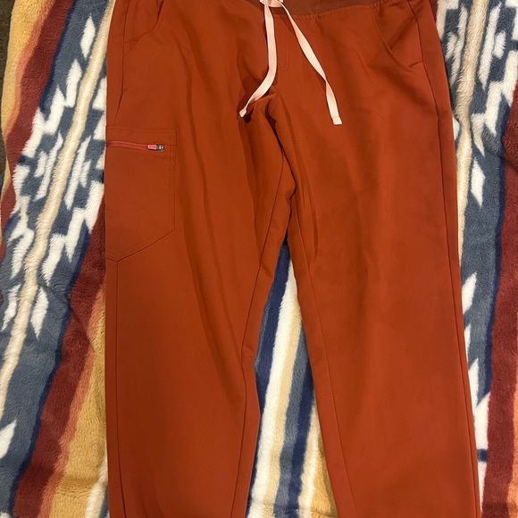 Figs Burnt Orange Scrub Set - Picture 7 of 13